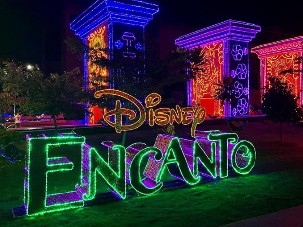 QuinteroCalle's tweet photo. Hoy con Sebastian Yatra y Carolina Gaitán cantándole a los niños iniciará una Navidad de Encanto para Medellín. https://t.co/DumI0iipTT