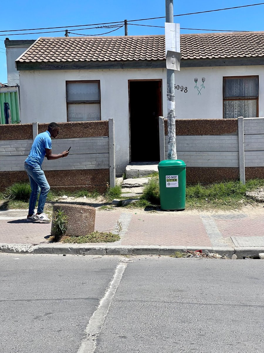 Ikwezi Park to shine with new public litter bins.

The City of Cape Town today, Wednesday, 7 December 2022, installed new public litter bins around the Site C Plaza shopping centre. 

Read more: bit.ly/3BhbKqo

#CTNews