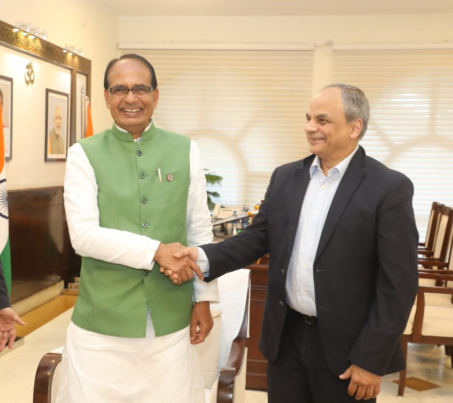 मुख्यमंत्री श्री <a href="/ChouhanShivraj/">Shivraj Singh Chouhan</a> से आज निवास में राज्य सांख्यिकी आयोग के प्रथम अध्यक्ष श्री प्रवीण श्रीवास्तव ने सौजन्य भेंट की।