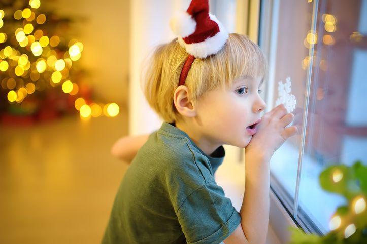 TheTorontoSun's tweet photo. A reader asks parenting expert @alysonschafer: βMy 7 year old son is starting to question if Santa is real.β β via @healthing_ca #Healthing #parenting #issantareal https://t.co/r8qUr5w0Qe https://t.co/jeQCejz7WU