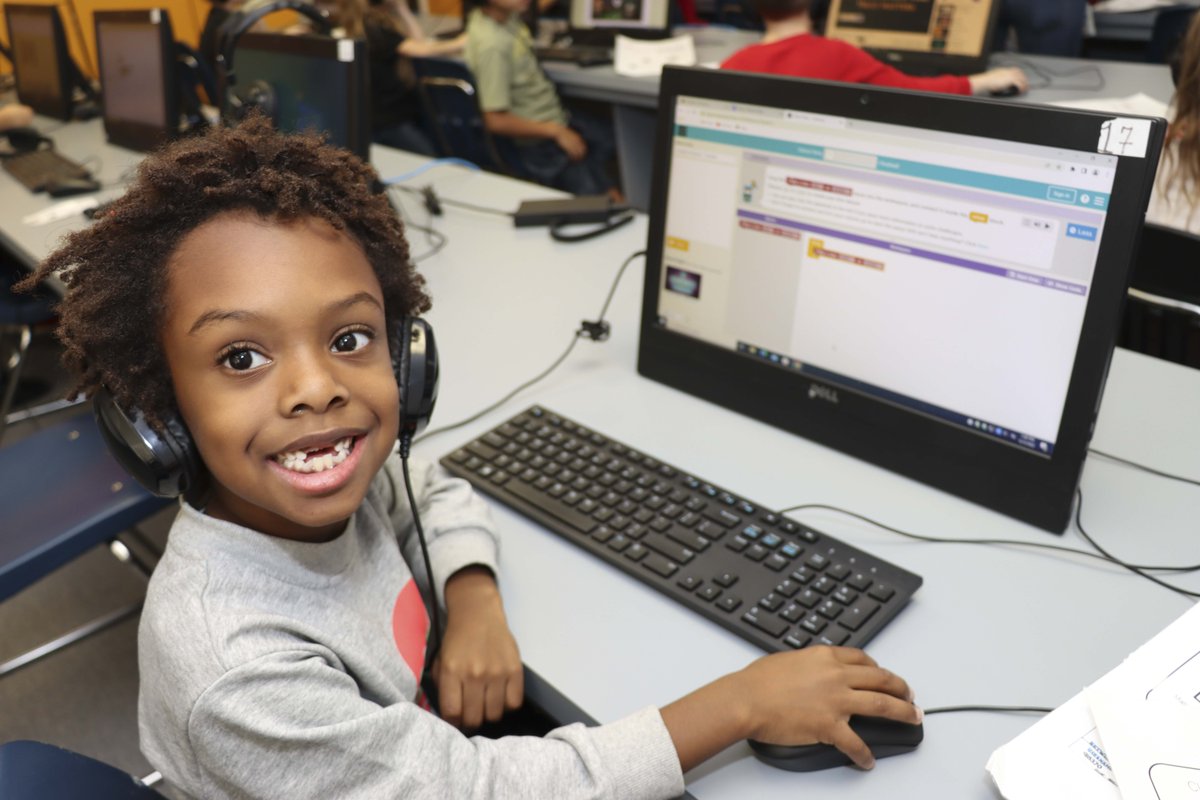 PearlandISD's tweet image. 💻👩‍💻🖱 Mrs. Judge&apos;s first-grade class from Shadycrest is taking one hour of coding every day this week as part of the Hour of Code initiative. They use fun tutorials to show that anybody can learn the basics. #WeAreKnowledgeable #BuildPearlandProud