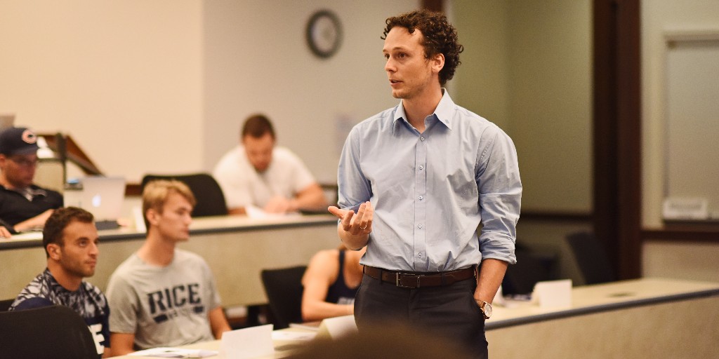 A graduate-level education shouldn't come at the expense of personal or professional obligations. As an MBA@Rice student, you have the flexibility of adjusting your course load as your priorities demand. Explore our course schedules: bit.ly/3TU4qYE