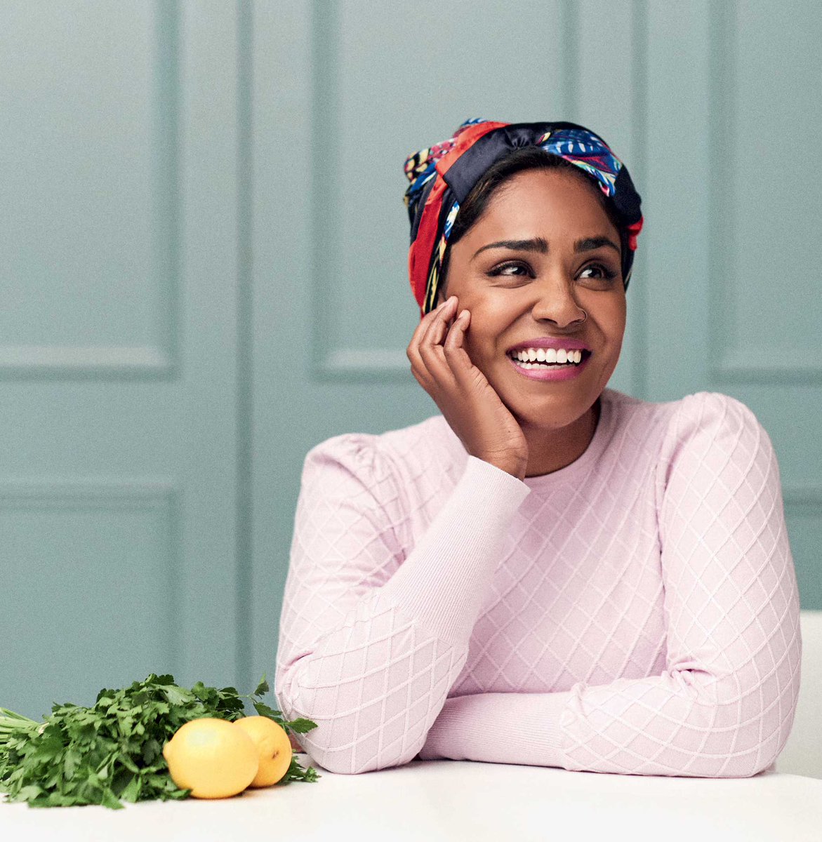 jessisreading's tweet photo. Everyone is speculating on who will be the new presenter on GBBO and have we considered: https://t.co/nch1ogHl5T