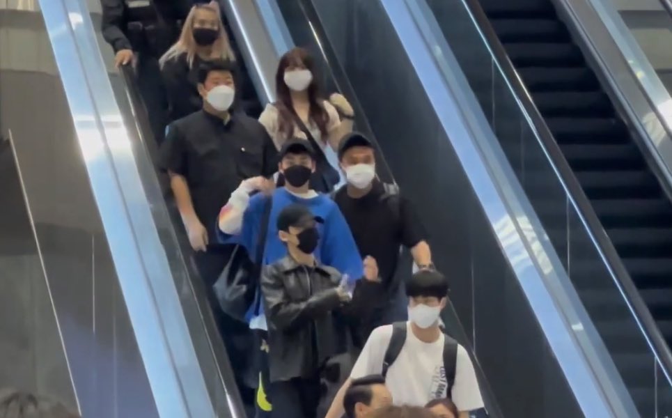 chanbaektwts's tweet image. LOOK AT OUR XIUCHEN BABIES!!! WELCOME BACK TO THE PHILIPPINES ♥️ 

(photo credits to babyycanwefixit)