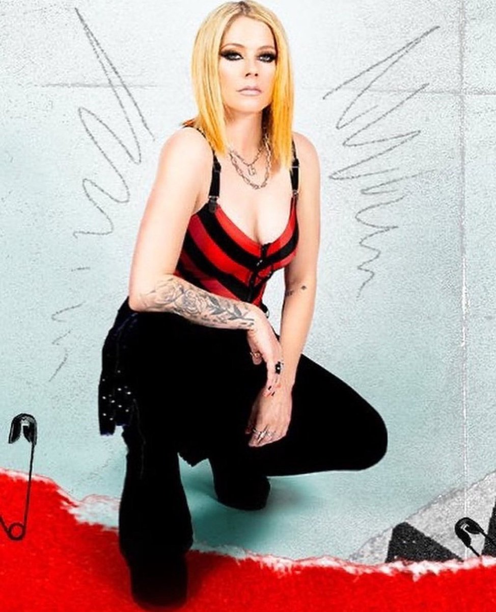 avrilprestige's tweet photo. Killstar is killin' it. @killstar @avrillavigne #hewasnt #killstarcollection https://t.co/9LQGAAbK66