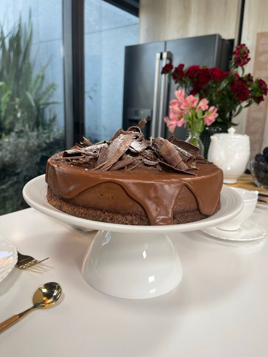 Hoy nos metimos hasta la cocina con mi querida <a href="/Paulina_Abascal/">Chef Paulina Abascal</a> para platicar un poco de todos nuestros proyectos mientras preparamos un rico brownie con mousse de chocolate. 

Corran en estos momento al canal de #heraldogastrolab 🙌