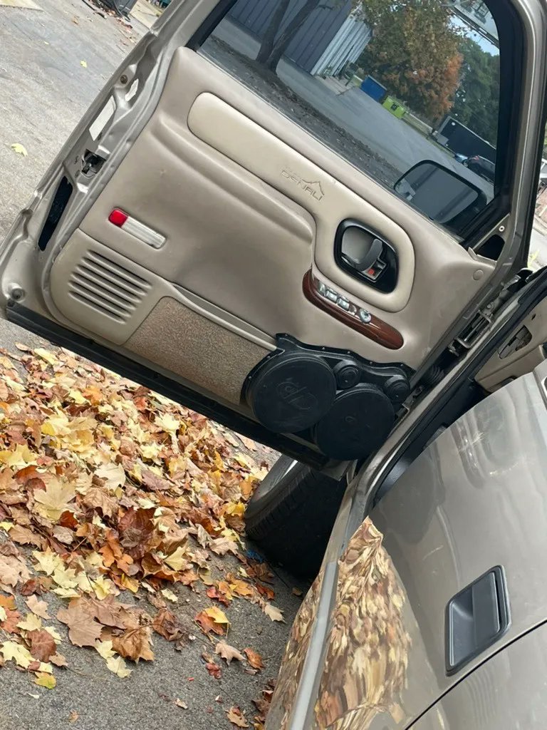 custom_pods's tweet photo. John Leach's 99 GMC Yukon Denali with Dual #ddaudio 8's &amp; 1" tweets installed with our Dual 8″ + Dual Tweeter for Front Door 95-99 GM Full Size Truck Speaker Pods. 🔥 

________________________________
https://t.co/OYpf1g7kOR 
.
.
.
#customspeakerpods #caraudio https://t.co/SV0l12CcRY