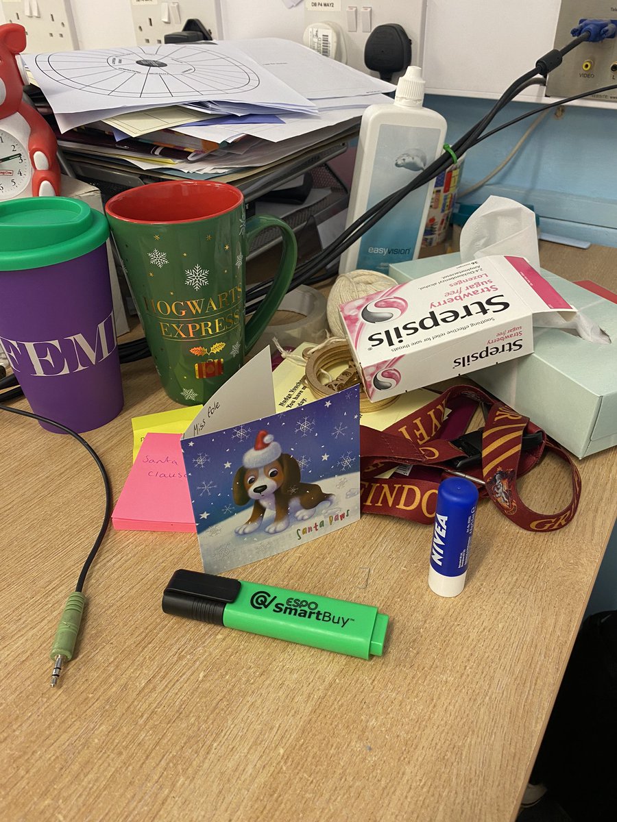 I call this art piece ‘The desk of a teacher in December’.