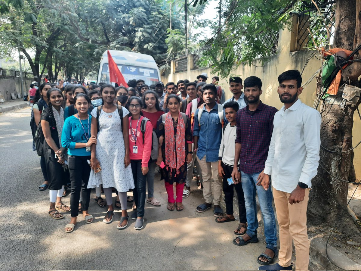 PDSU_22's tweet photo. PDSU తెలంగాణ రాష్ట్ర 22వ మహాసభలకు పీజీ కాలేజ్ సికింద్రాబాద్ నుంచి 100 మంది విద్యార్థులు... https://t.co/WeLiZtCbs3