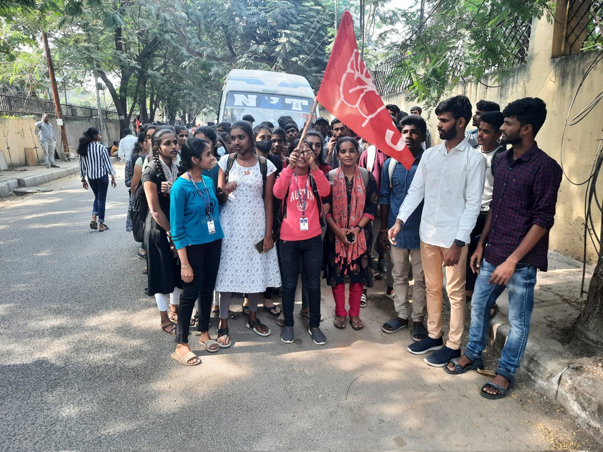 PDSU_22's tweet photo. PDSU తెలంగాణ రాష్ట్ర 22వ మహాసభలకు పీజీ కాలేజ్ సికింద్రాబాద్ నుంచి 100 మంది విద్యార్థులు... https://t.co/WeLiZtCbs3