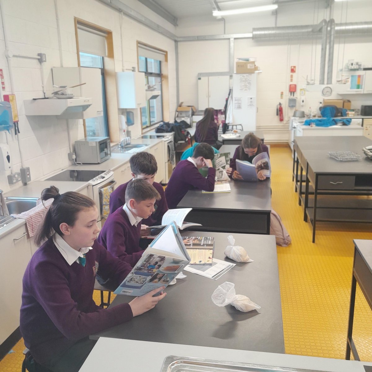 Thomondcclib's tweet photo. More pics from our Whole School DEAR. Lovely and relaxing time had by all staff and students. Finding sanctuary in reading, celebrating Library Ireland Week. All books borrowed from our school library :-) @RachelQuantrell  #LIW22 @dear_ireland 
@jcsplibraries @ThomondCommColl https://t.co/x7g4hGi3lK