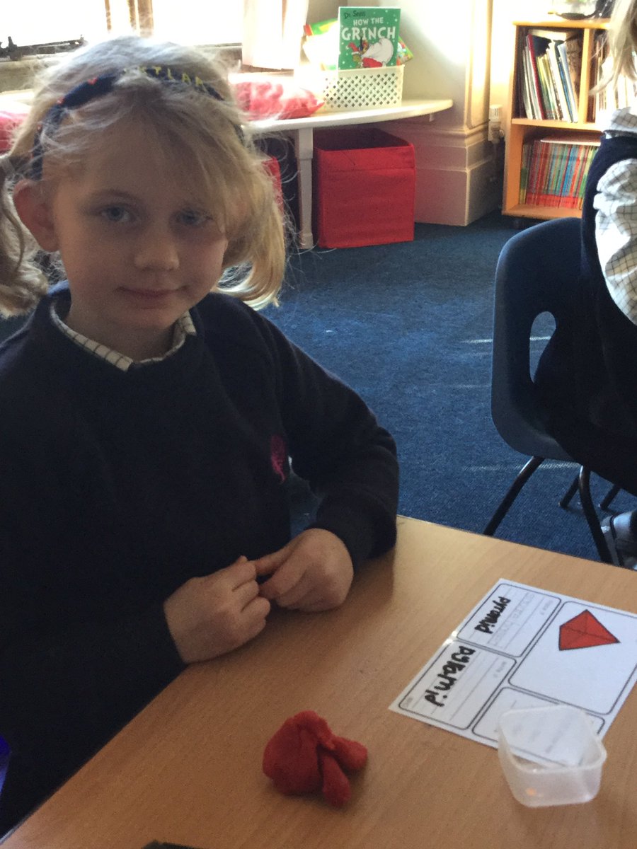 CarrdusYear1's tweet photo. Today we enjoyed exploring the properties of 3D shapes by making them with play dough! #carrdusschool https://t.co/3KAyoLysNA