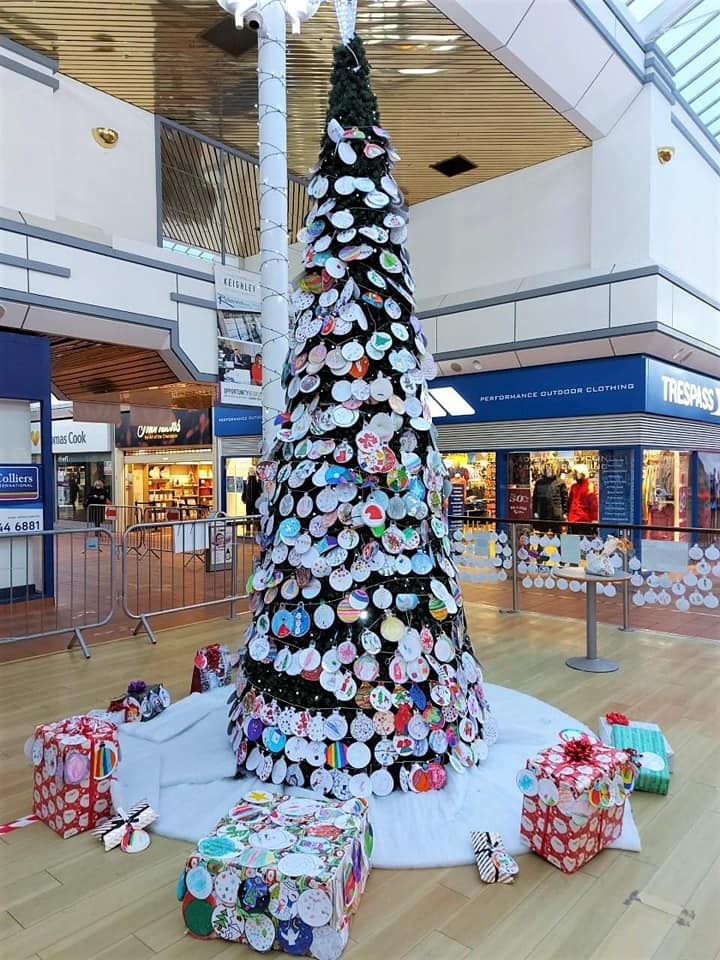 Who is joining the Keighley Christmas Baubles Project at <a href="/CreativeKly/">Keighley Creative</a> tomorrow and Friday?
📅 Thurs 8th Dec &amp; Fri 9th Dec
⏱1:00-3:00
📍 NEW ADDRESS!
3-7 Cooke Lane, Kly, BD21 3PF (Old Argos Building)
We look forward to seeing you there
#keighleycreative #keighleychristmasbaubles