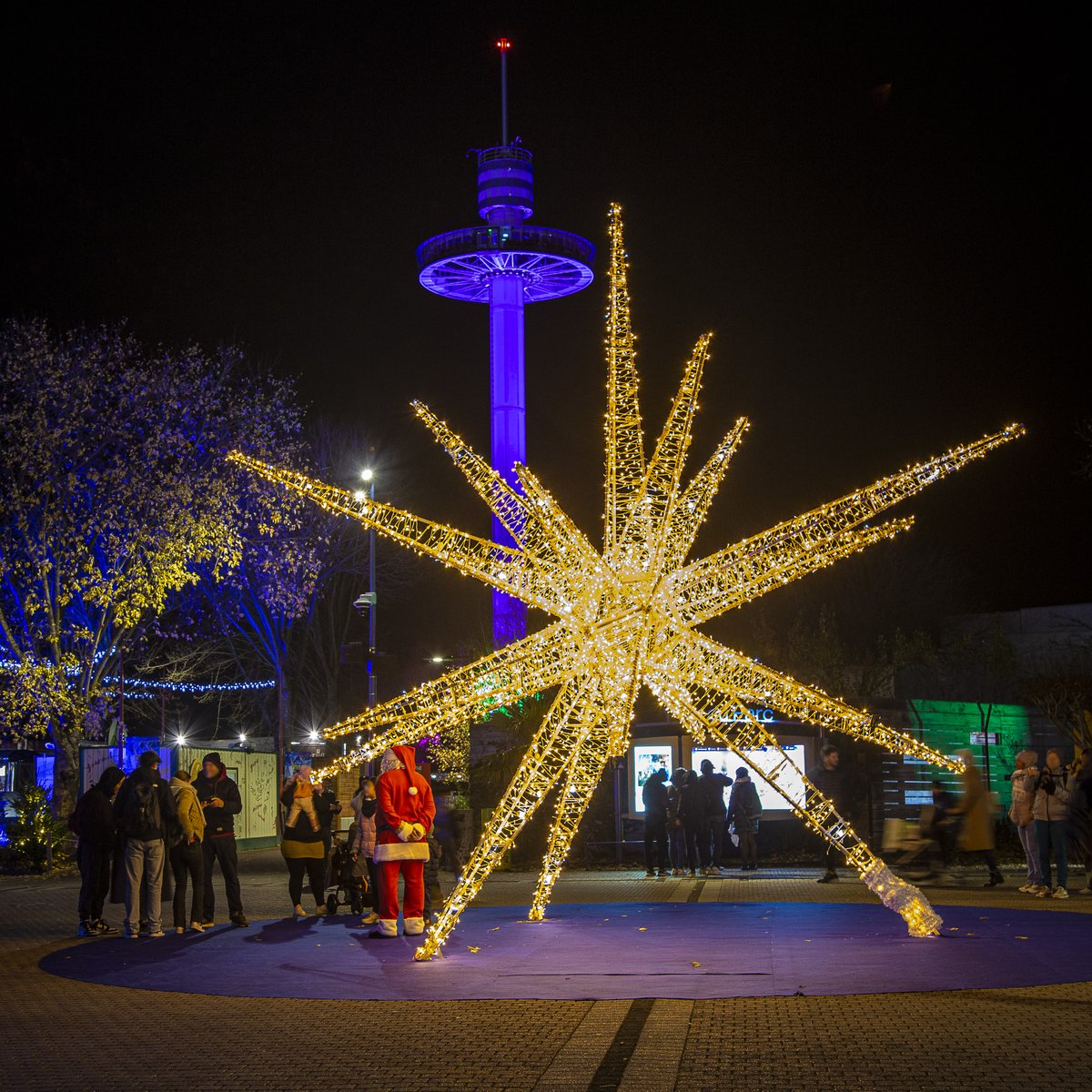futuroscope's tweet image. Le parc a revêtu ses habits de lumière pour vous accueillir, tous les jours à partir de demain ✨
