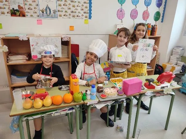 CEUAndalucia's tweet photo. Alumnos de Educación Primaria del Colegio #CEU San Pablo #Sevilla participan en el proyecto Welcome to our restaurant https://t.co/9Yx2vCPgxC @Colegios_CEU https://t.co/XswPpD2pMj