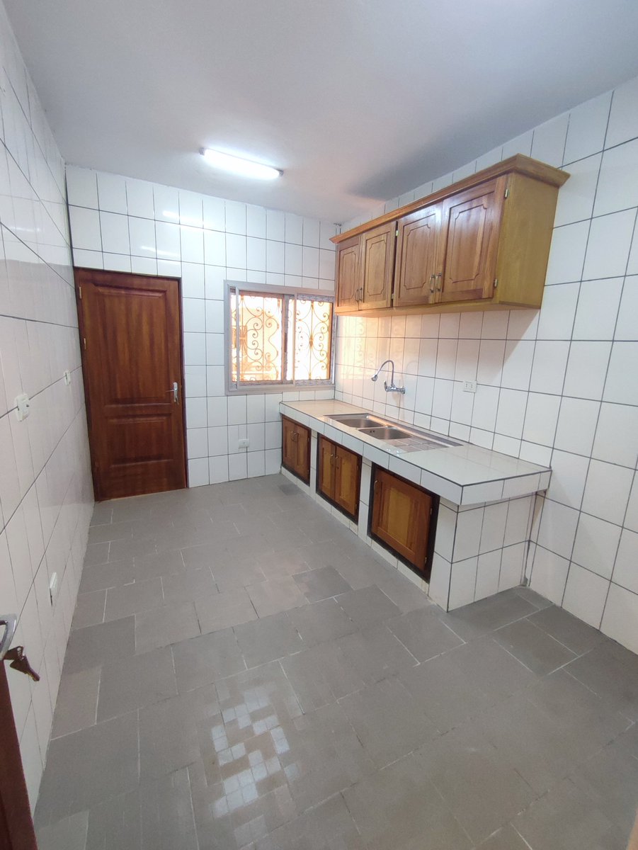 One_Immobilier's tweet photo. #yaounde #mendong
Appartement neuf à Louer à Maetur Mendong
03 chambres
02 douches
01 grand salon
01 grande cuisine et buanderie
02 balcons
Forage
Vigile h24
Prix : 140.000 f / mois
699455517
#oneimmobiliergroup #immobilierdeluxe237 #appartement #immobilier #realestateagent https://t.co/WX8NQVV9yZ
