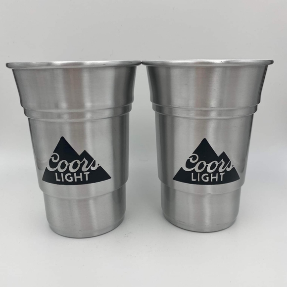 KKleppin's tweet photo. So good I had to share! Check out all the items I'm loving on @Poshmarkapp #poshmark #fashion #style #shopmycloset #warthog #coorslight #apple: https://t.co/o8BHc6bYUA https://t.co/L7FGAcGkhY