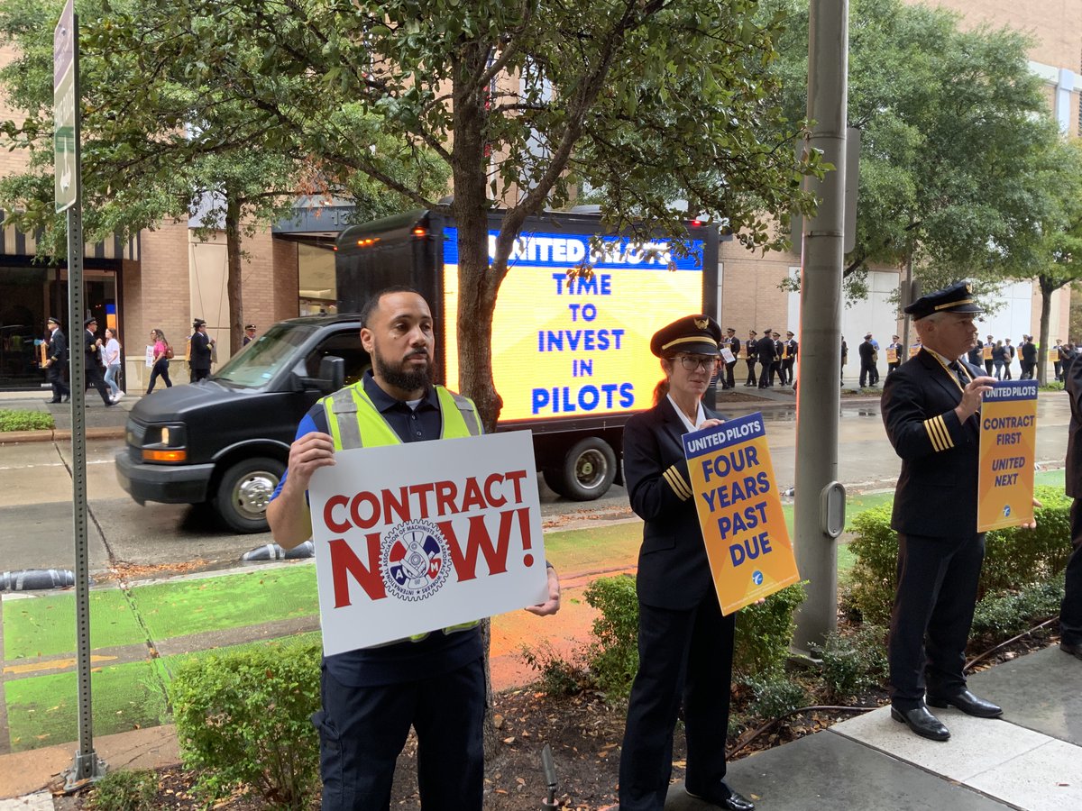 United Airlines Pilots tweet media