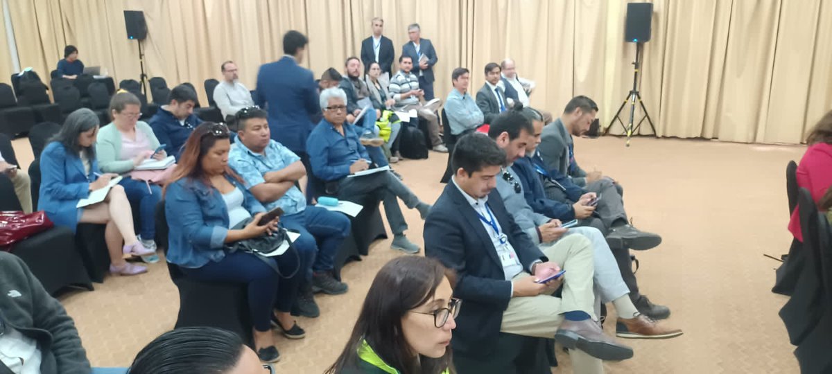 MinagriAntof's tweet photo. 🔹️En Representación de la autoridad de #Agricultura,  participa en esta sesion la Directora Regional @CONAF_Antofa junto al Encargado Regional @CNRCHILE y equipo de profesionales con la finalidad de coordinar y generar acciones concretas para los
👩‍🌾👨‍🌾💧del #AltoLoa https://t.co/NIK2j9howu