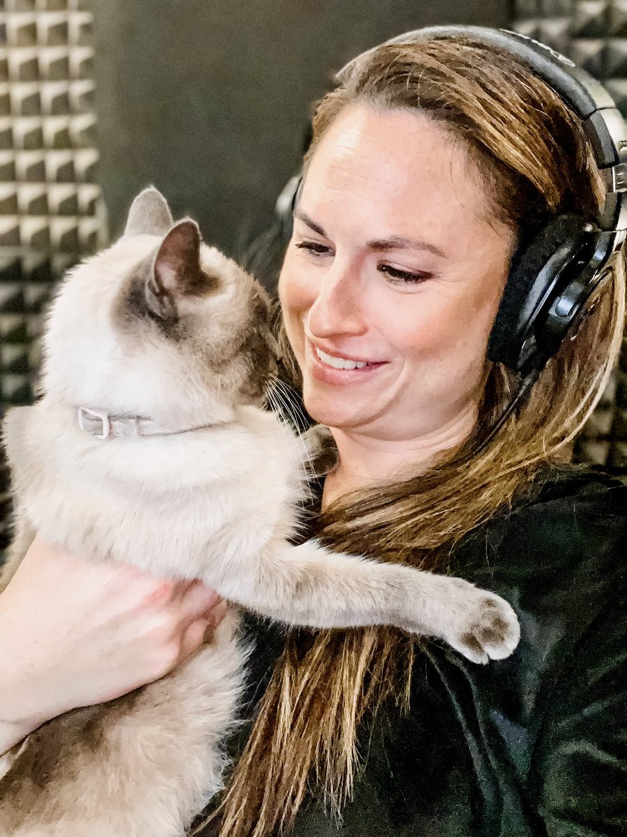My co-worker is cuter than yours 😻

#adorableinterruption #voiceoverlife #behindthescenes
