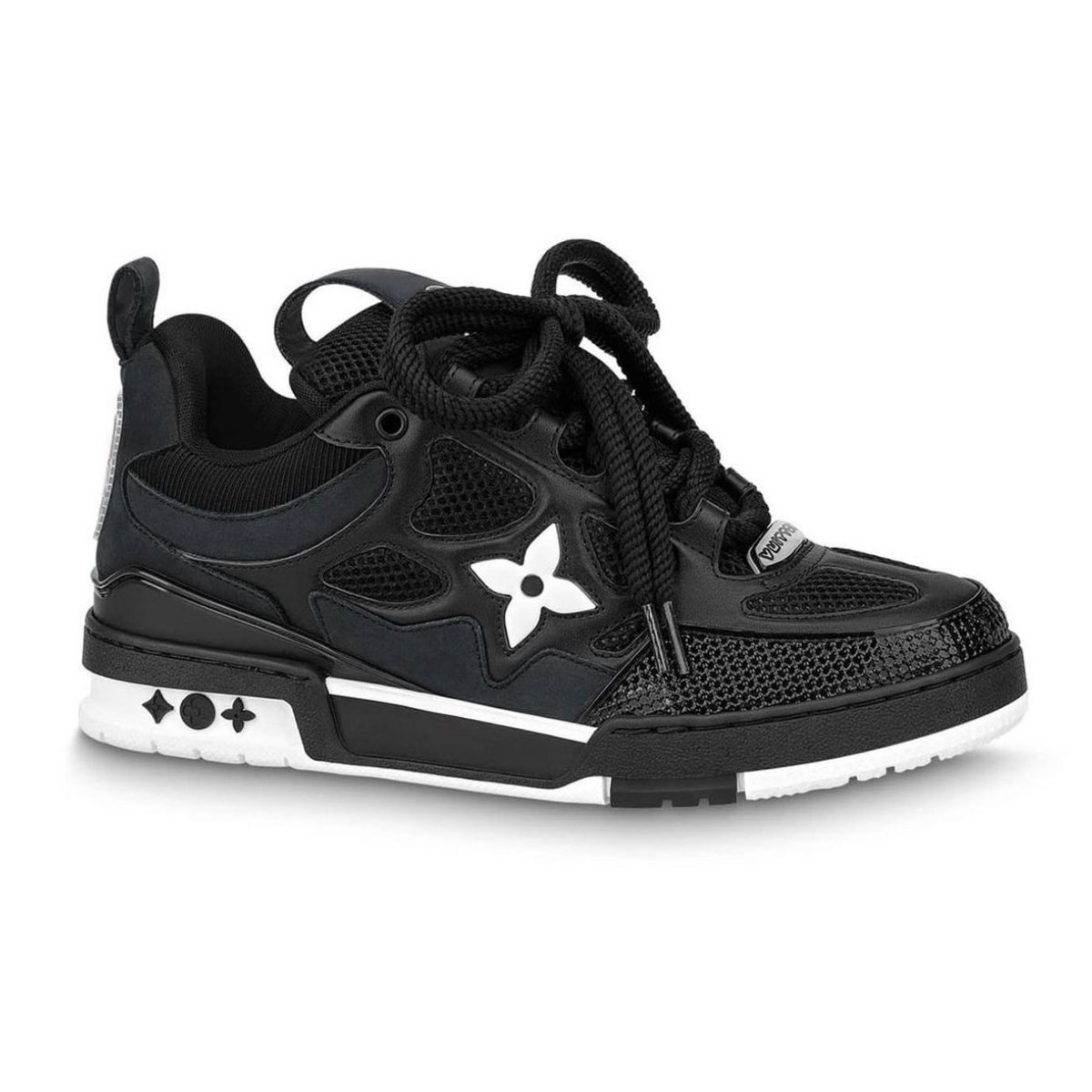 Outlander Magazine tweet media