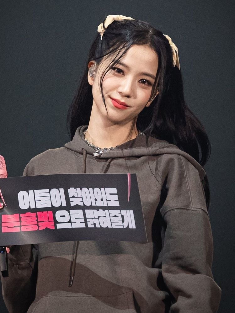 jisoo being the kindest and most genuine idol ever, a very much needed thread: