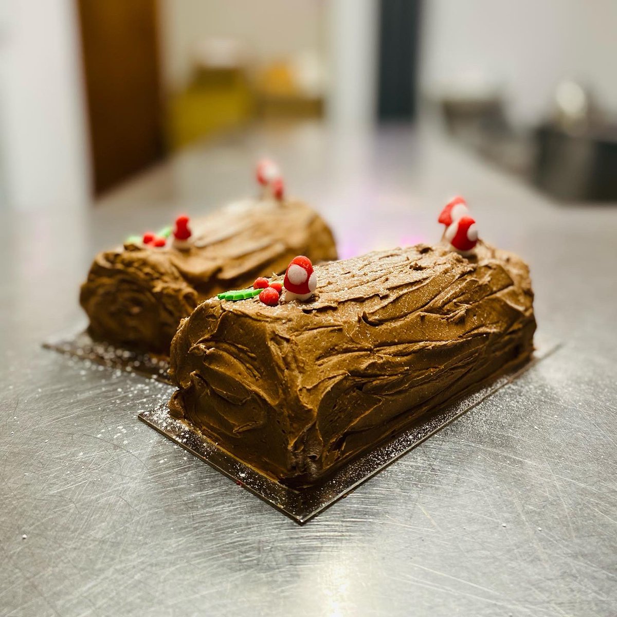 badtemperdbaker's tweet photo. Mini Yule log (up to 6 portions) now available to order for anytime on the run up to xmas Eve! £13 
It’s gluten free too! 

Along with other items on our xmas menu 👇

https://t.co/fYxdOuDuRb

#ballycastle #homebakery #shoplocal #shopsmall #bakerylife #yulelog #glutenfree https://t.co/bAv92bOQNB