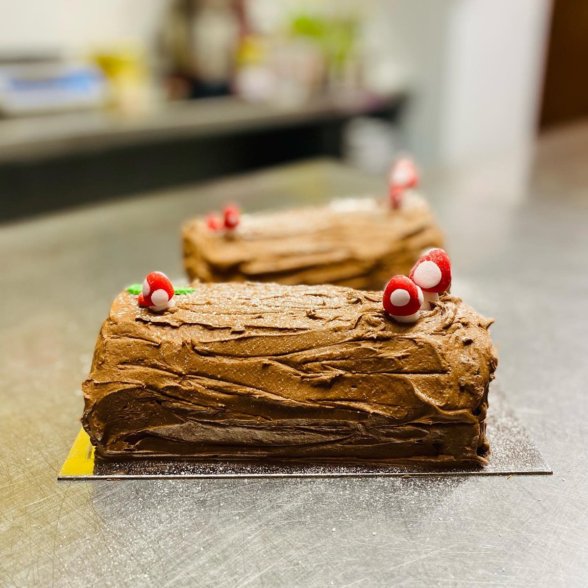 badtemperdbaker's tweet photo. Mini Yule log (up to 6 portions) now available to order for anytime on the run up to xmas Eve! £13 
It’s gluten free too! 

Along with other items on our xmas menu 👇

https://t.co/fYxdOuDuRb

#ballycastle #homebakery #shoplocal #shopsmall #bakerylife #yulelog #glutenfree https://t.co/bAv92bOQNB