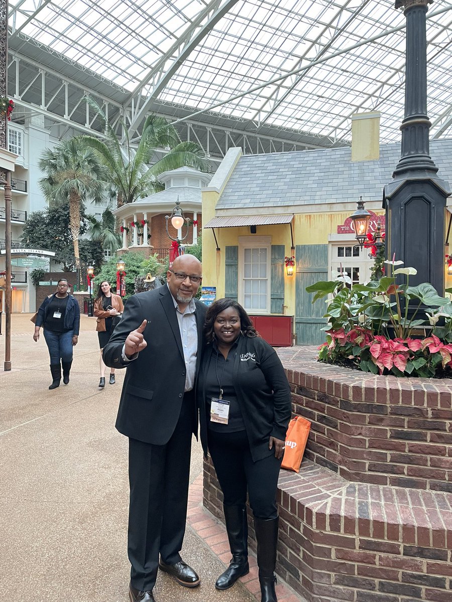 SwiftSpeaking's tweet image. Looking forward to learning from you @PrincipalKafele.  Enjoyed meeting you!  #LearnFwd22