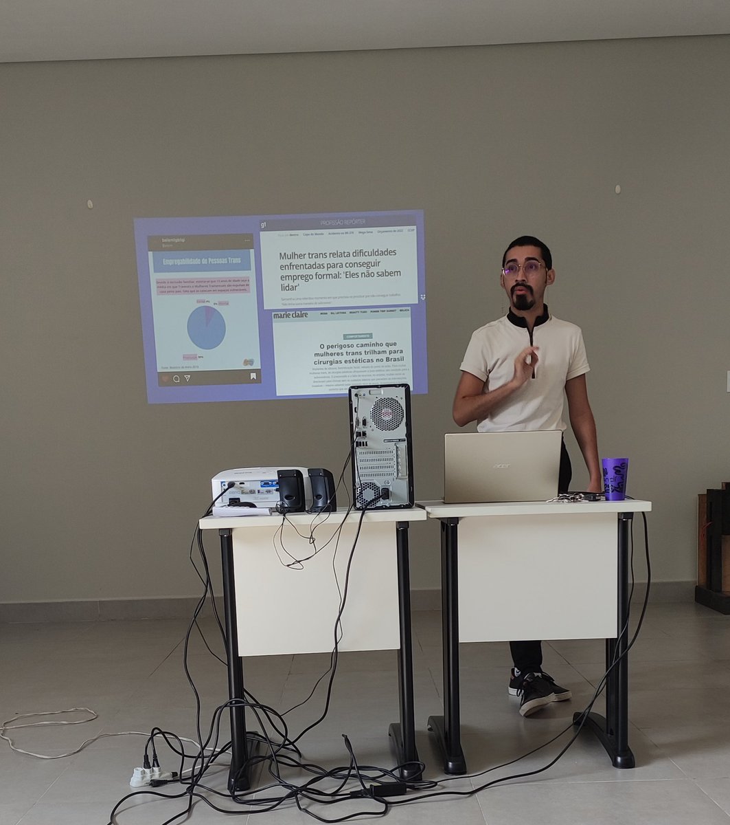 profpedromota's tweet photo. Gênero e Sexualidade como abordagem conceitual e metodológica para o ensino de Geografia.

Aula dada para alunos do oitavo semestre em Geografia do IFPA. Uma emoção poder falar sobre algo que gosto em um ambiente que me sinto em casa, a sala de aula. https://t.co/GQDFNKTjSA