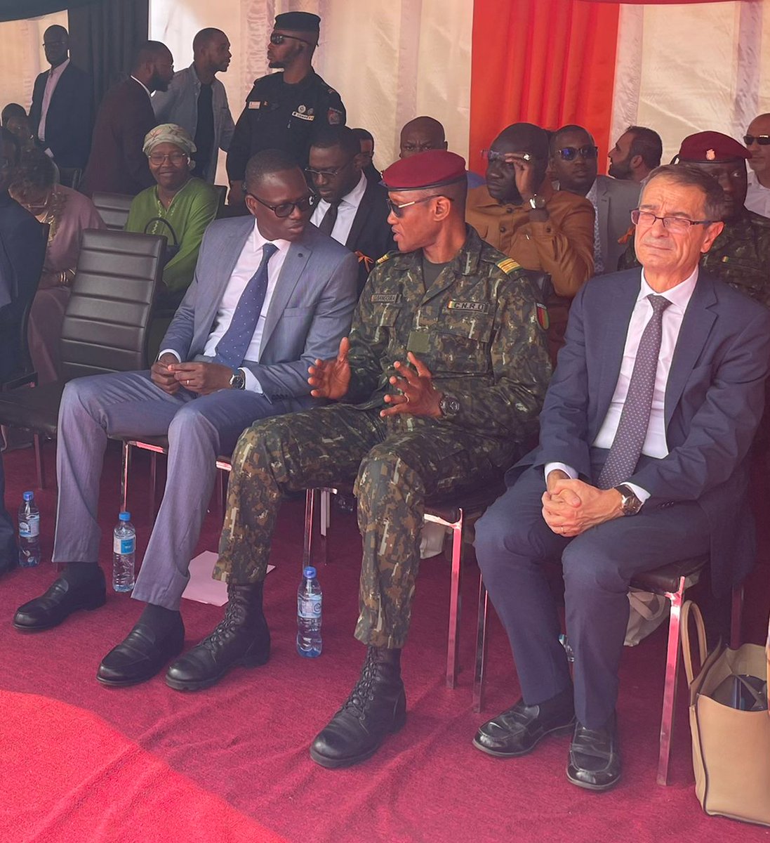 orangeguinee_gn's tweet photo. Cérémonie officielle de la pose de la 1ère Pierre du futur siège de Orange Guinée🔥🔥
#OrangeVousAccompagne #Orangeguinee https://t.co/vc9R9rR0Nt