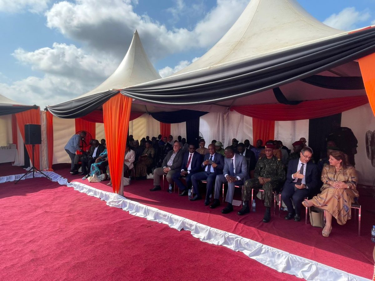 orangeguinee_gn's tweet photo. Cérémonie officielle de la pose de la 1ère Pierre du futur siège de Orange Guinée🔥🔥
#OrangeVousAccompagne #Orangeguinee https://t.co/vc9R9rR0Nt
