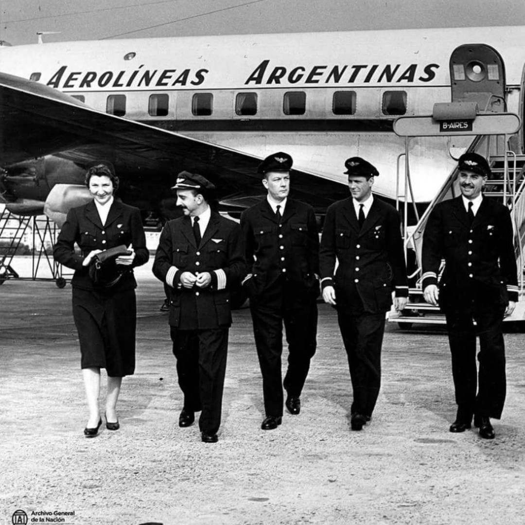 Aerolineas_AR's tweet photo. Cumplimos 72 años acompañando el desarrollo de todo un país. Cumplimos 72 años a tu lado. 🇦🇷 ✈️ https://t.co/iJ4ygSmVeq