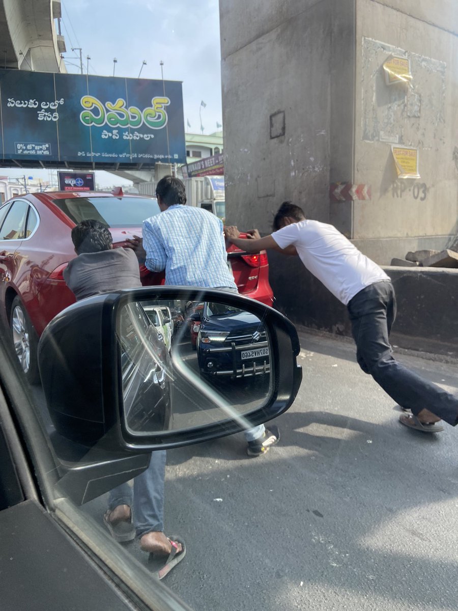 Completehari's tweet image. Life lessons: You spend a crore to buy a car … it breaks down in middle of the road.
Pictures of people pushing a #Jaguar on a busy road in Hyderabad😁😁
@JaguarIndia @MercedesBenzInd @AudiIN @autocarindiamag @bmwindia