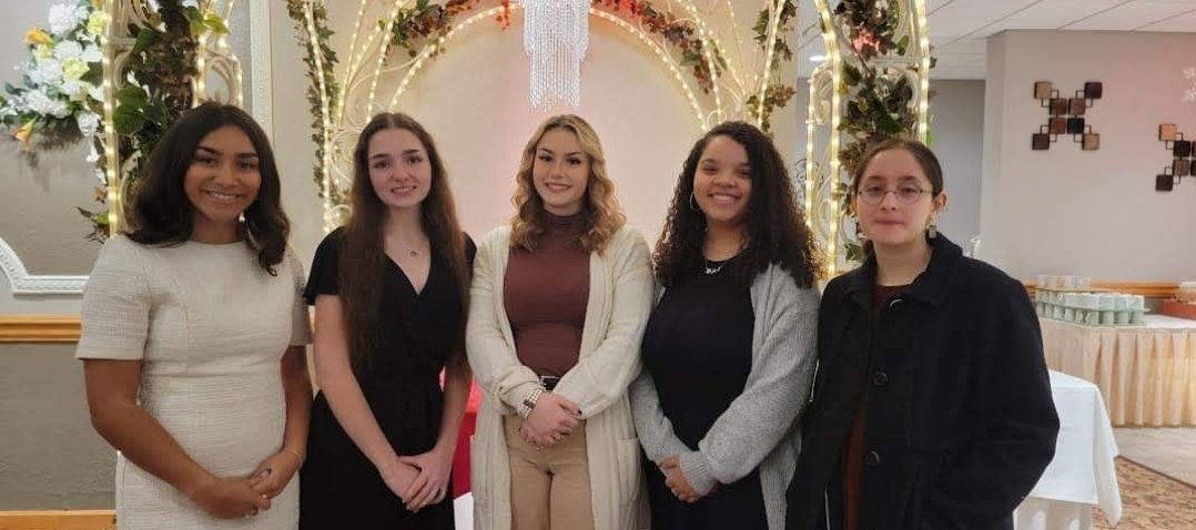 Warren City Schools (@warrenschools) on Twitter photo CONGRATULATIONS to WCS' 2022 Twenty Under 20 Award Winners! <a href="/TribToday/">Tribune Chronicle</a> <a href="/AkronChildrens/">Akron Children's</a> <a href="/KentState/">Kent State</a> WCS' winners were among those to accept their awards Tuesday. @stevechiaro <a href="/MrsHartzellWCS/">Wendy Hartzell</a> <a href="/Capers_WCS/">Dante Capers</a> <a href="/WghStuCouncil/">Wgh Student Council</a> <a href="/WGHGuidance/">WGH Guidance</a> #welldone #GoRaiders #WeAreWarren CONGRATULATIONS to WCS' 2022 Twenty Under 20 Award Winners! <a href="/TribToday/">Tribune Chronicle</a> <a href="/AkronChildrens/">Akron Children's</a> <a href="/KentState/">Kent State</a> WCS' winners were among those to accept their awards Tuesday. @stevechiaro <a href="/MrsHartzellWCS/">Wendy Hartzell</a> <a href="/Capers_WCS/">Dante Capers</a> <a href="/WghStuCouncil/">Wgh Student Council</a> <a href="/WGHGuidance/">WGH Guidance</a> #welldone #GoRaiders #WeAreWarren