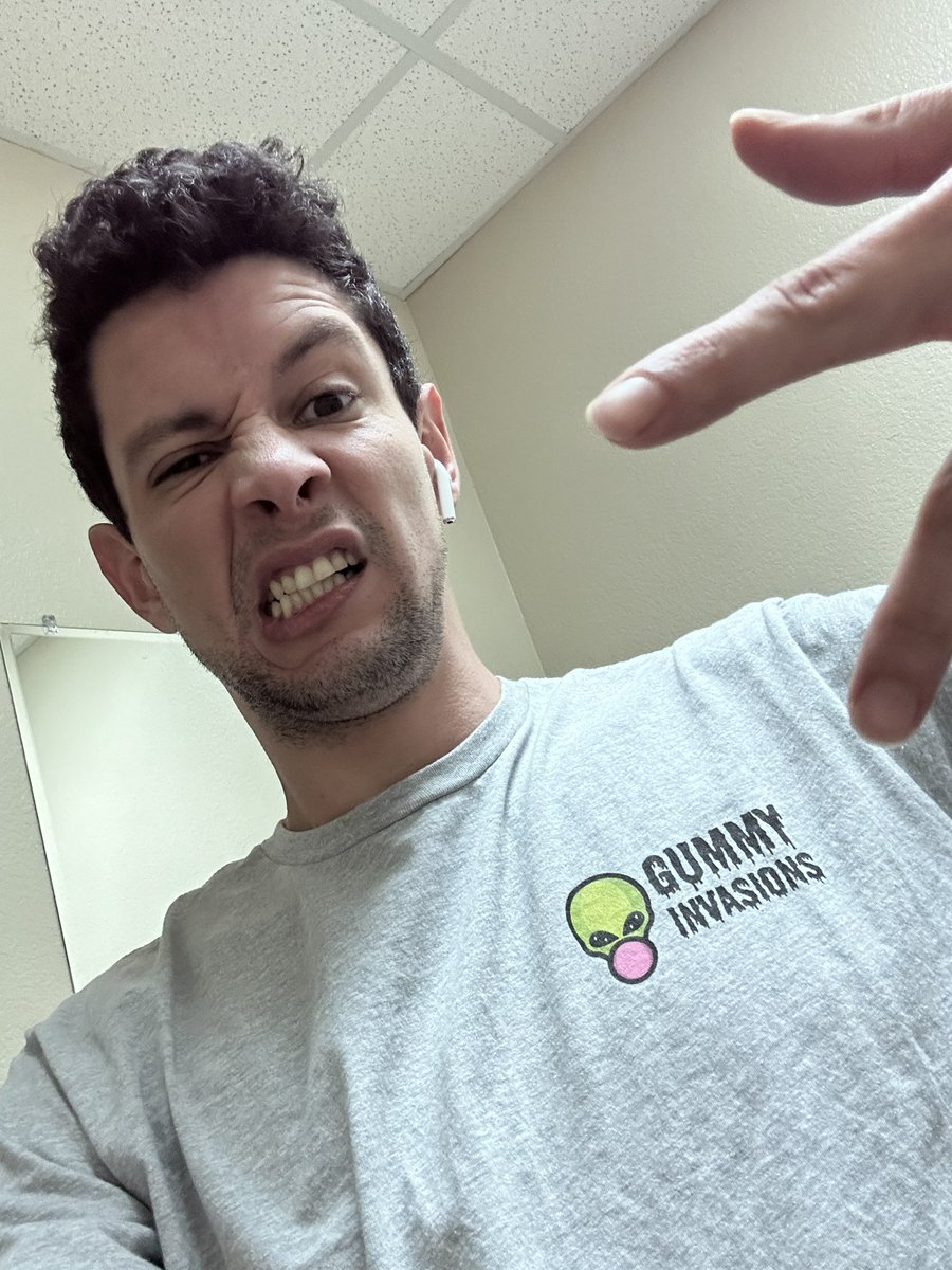 Wunnie Wednesday 🛸
Dripped up for the  <a href="/Gummyinvasions/">Gummy Invasions LLC</a> Board Meeting (Holders ONLY) #ItsGum #EnjoyTheChew #NFTCommumity
