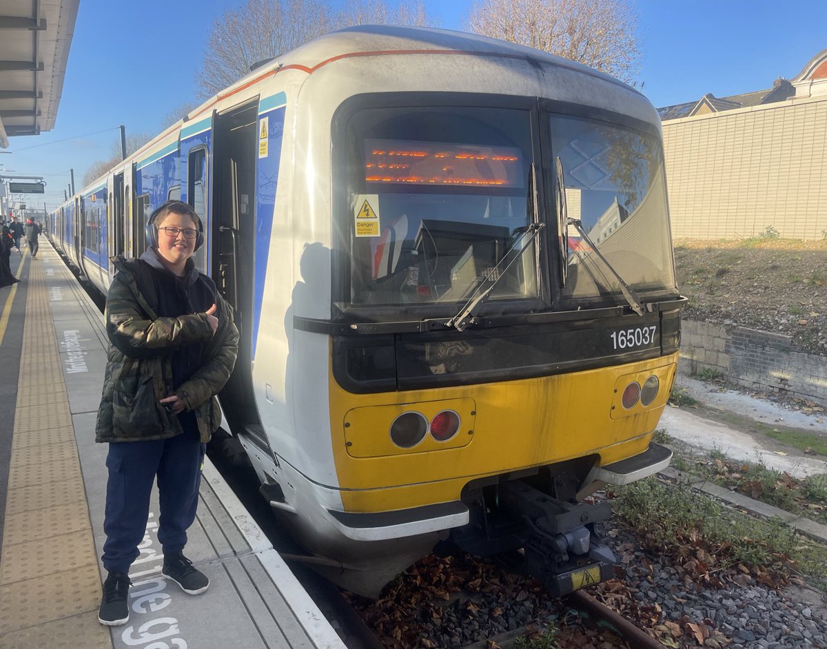 Farewell the ghost train of North West London … now soon to be a ghostly bus route! 👻 Last departure for the @chilternrailway parliamentary train today! Nice to see a few familiar faces Including @geofftech 🚆