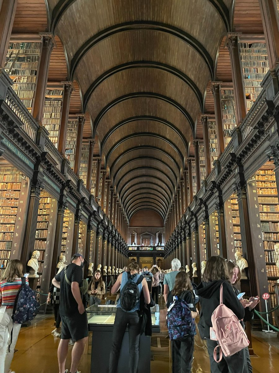 eftourscanada's tweet image. 200,000 books, one location. Comment below and guess which country this incredible library is in Europe! 📚  #WednesdayWanderlust #librariesareawesome #librariesaroundtheworld #librariesareforeveryone