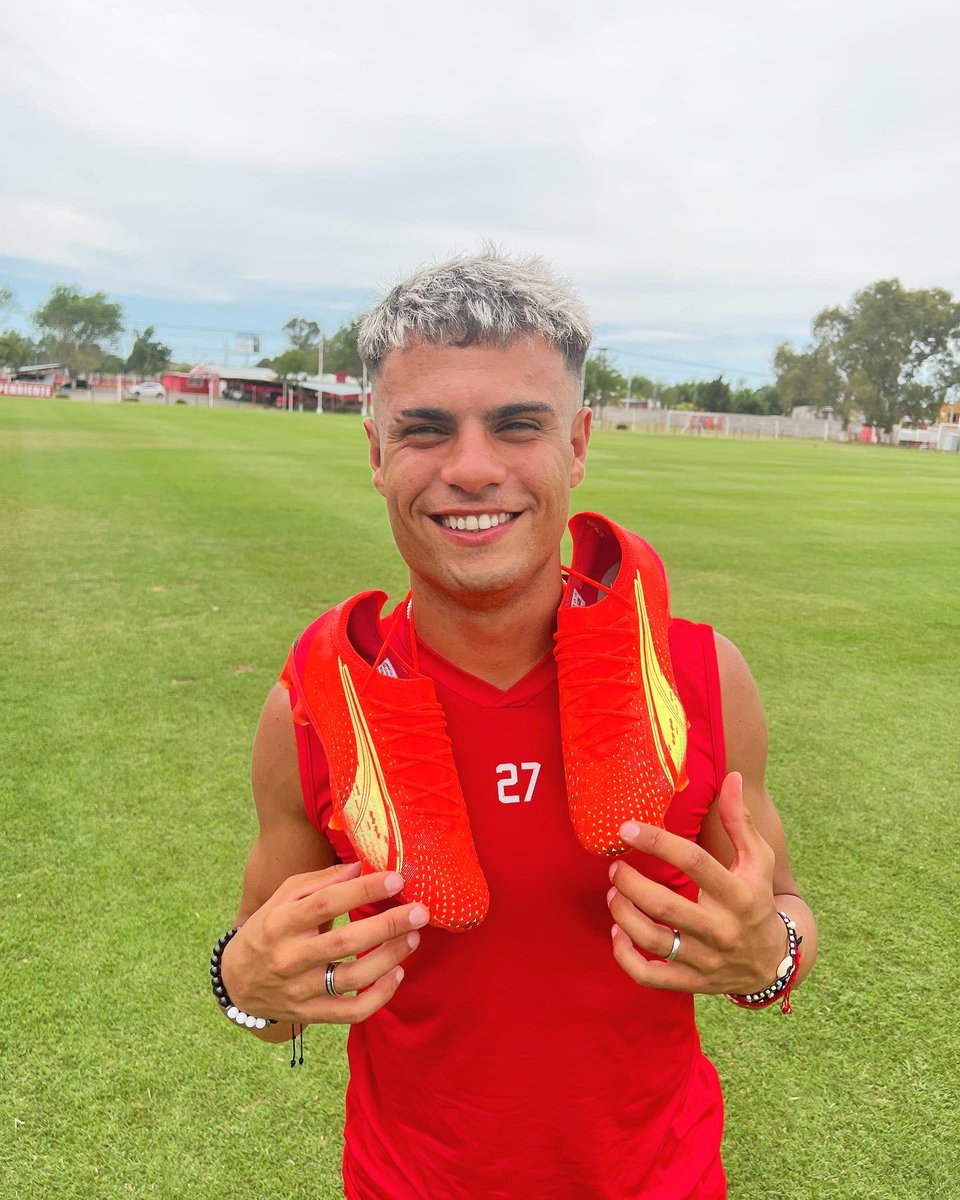 totopozzo6's tweet photo. Sos como jugás: Vivir y jugar sin miedo, siendo vos mismo 💥🔥

@pumaargentina @pumafootball
#foreverfaster #fearlesspack https://t.co/QJ63Abgdtx