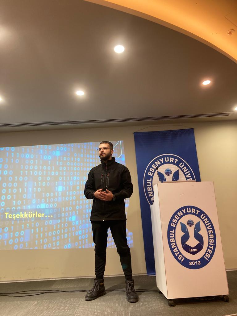 iesublockchain's tweet photo. #Blockchain kulubü yöneticilerinin düzenlediği ve  Dr. Öğr. Üyesi Engin KARAMAN hocamızın sunduğu konferansımızdan görüntüler. #Blockchain #Web3 #Teknoloji https://t.co/f4qU59BT9F