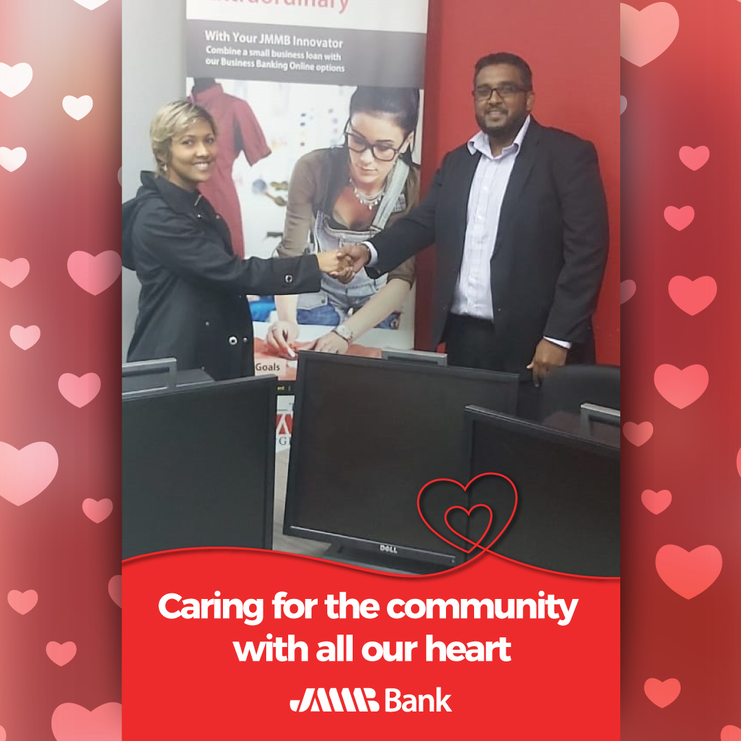 jmmbgrouptt's tweet image. This has filled our hearts with joy!

Shawn Moses, CEO of JMMB Bank, presents Reverend Sanya Beharry of the Presbyterian Church of Trinidad and Tobago, Guaico Pastoral Region, with nine refurbished DELL desktops.

#JMMBTT #JMMBCares #JMMBgivesback