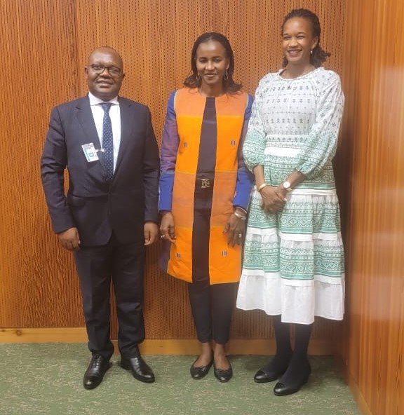 Uganda Delegation to the on going #HCDialogue 2022 led by <a href="/EstherAnyakun/">Esther Anyakun Davinia 🦋</a>  meets with UN High Commissioner for <a href="/Refugees/">UNHCR, the UN Refugee Agency</a> <a href="/FilippoGrandi/">Filippo Grandi</a>, Regional Director Ms Clementine,<a href="/soukeyna_kane/">Soukeyna Kane</a> Director, Fragility, Conflict and Violence Group <a href="/WorldBank/">World Bank</a>.<a href="/UNHCRuganda/">UNHCR Uganda</a>, <a href="/UNinUganda/">UN in Uganda</a>, <a href="/OPMUganda/">Office of the Prime Minister - Uganda</a>