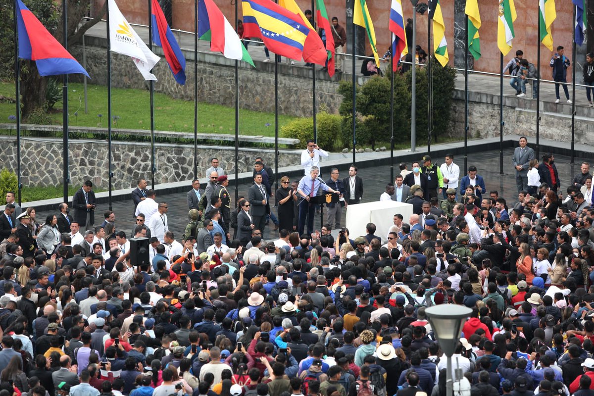 Presidencia_Ec's tweet photo. El presidente @LassoGuillermo entregó en la @AsambleaEcuador el Proyecto de Reforma Parcial a la Constitución que permitirá que las @FFAAECUADOR colaboren continuamente con la @PoliciaEcuador en la lucha contra el crimen y fortalecimiento de la seguridad ciudadana.

#EcuadorEnPaz https://t.co/3gPIkvQik8