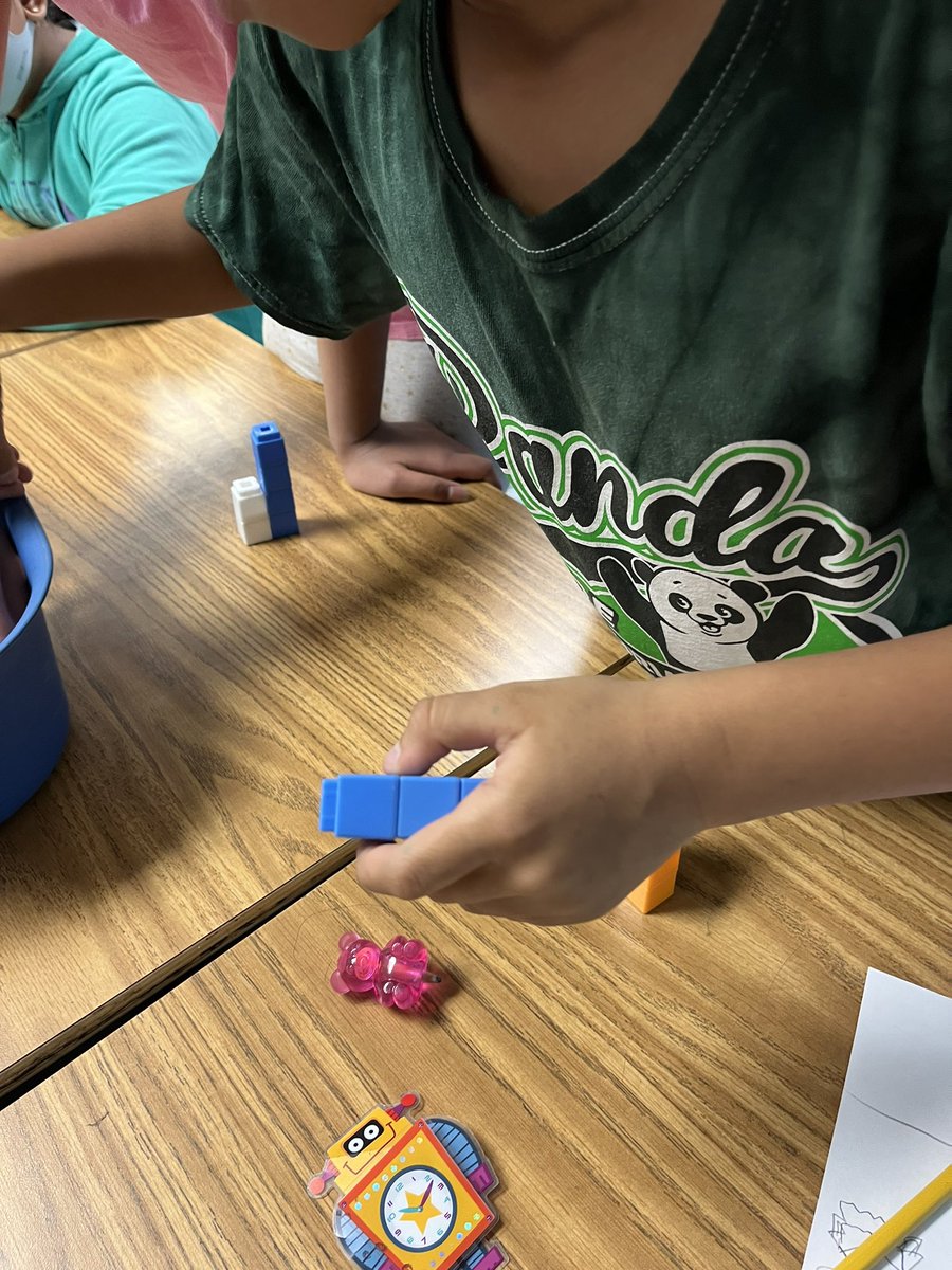MrsNicholsonGBW's tweet photo. Building mixed numbers and improper fractions with unifix cubes! #GBWpride https://t.co/klVHxr7yrR