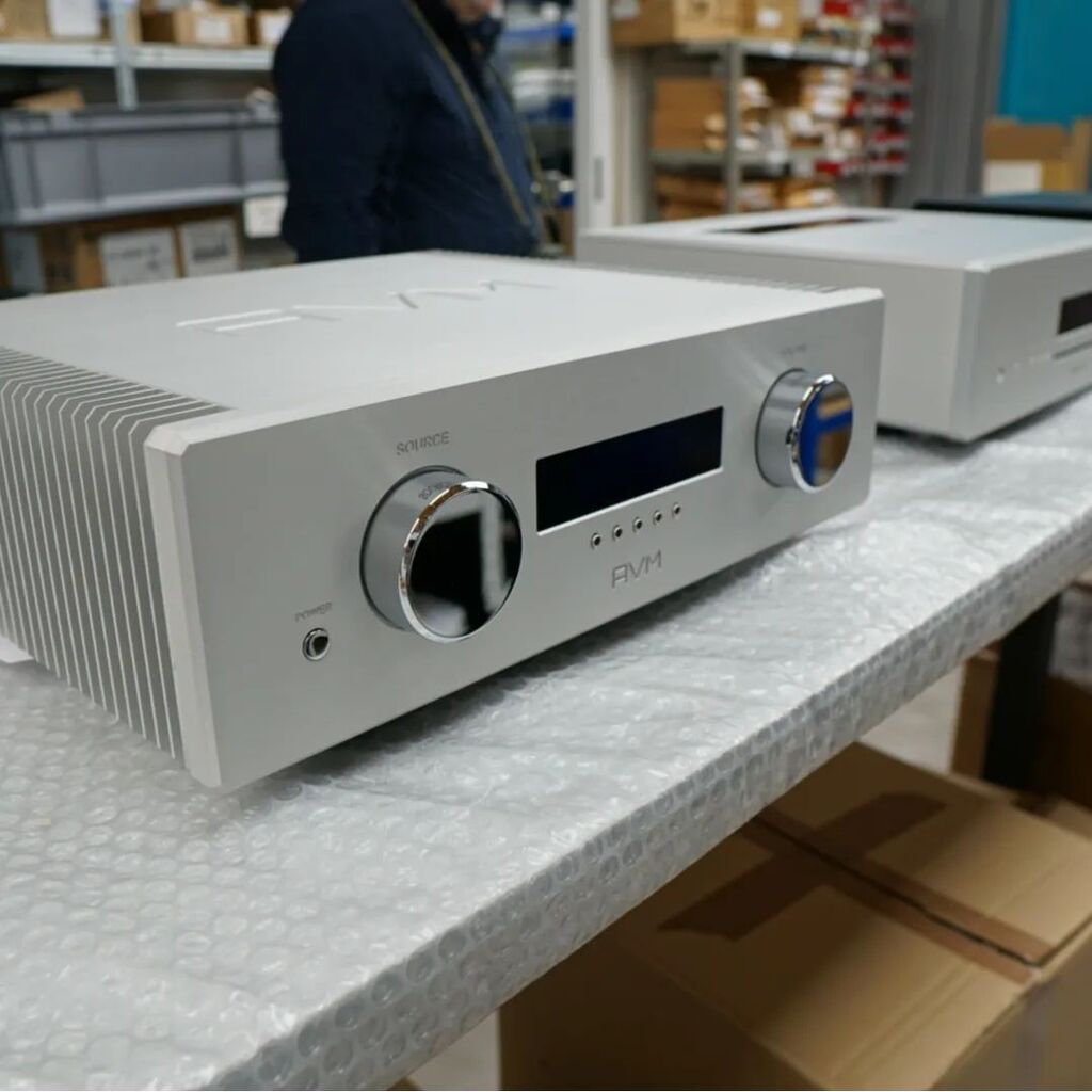 Visiting AVM - cool stuff.
.
.
#hifi #germandesign #avm #audio