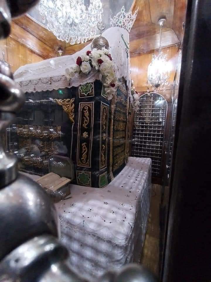 محسوب عليكم سادتى محبوبكم ... 
أنا الضعيف وجاهكم خير سند 

عودتمونى بالوصال فى حبكم ... فوصالكم يشفى العيون من الرمد