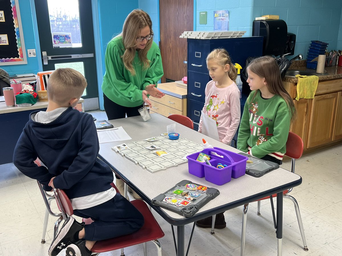 DrToddKeruskin's tweet image. Amazing to watch 2nd graders coding at Central Elementary today! #CSforALL #ComputerScienceEducationWeek