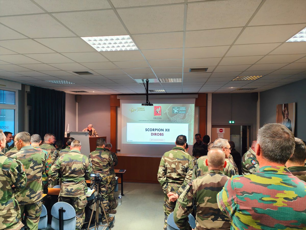 1reDivision's tweet photo. 🎬 Clap de fin sur l'expérimentation #SCORPIONXII !
➡️ RETEX à chaud pour tous les participants.
👉 L'@armeedeterre se prépare à de nouvelles menaces et pour des affrontements plus durs 💪
#PrépaOPS https://t.co/yDqYjbBtkL