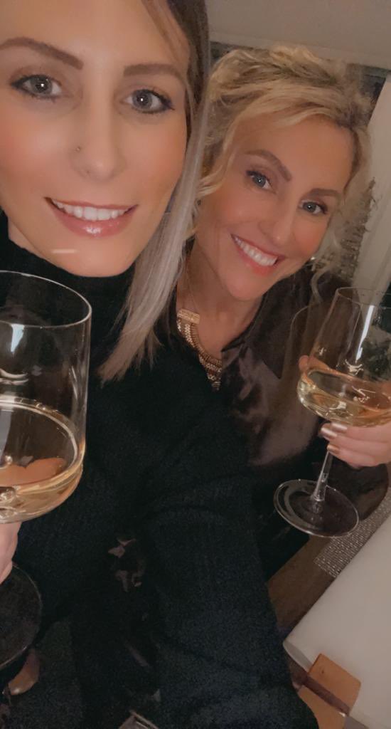 LouiseRebecca22's tweet photo. Consultants Xmas dinner with this crazy lot! Sore heads all round this morning! 🤪🥂🍷#winetasting #Darleys https://t.co/DgvE4i8fxN
