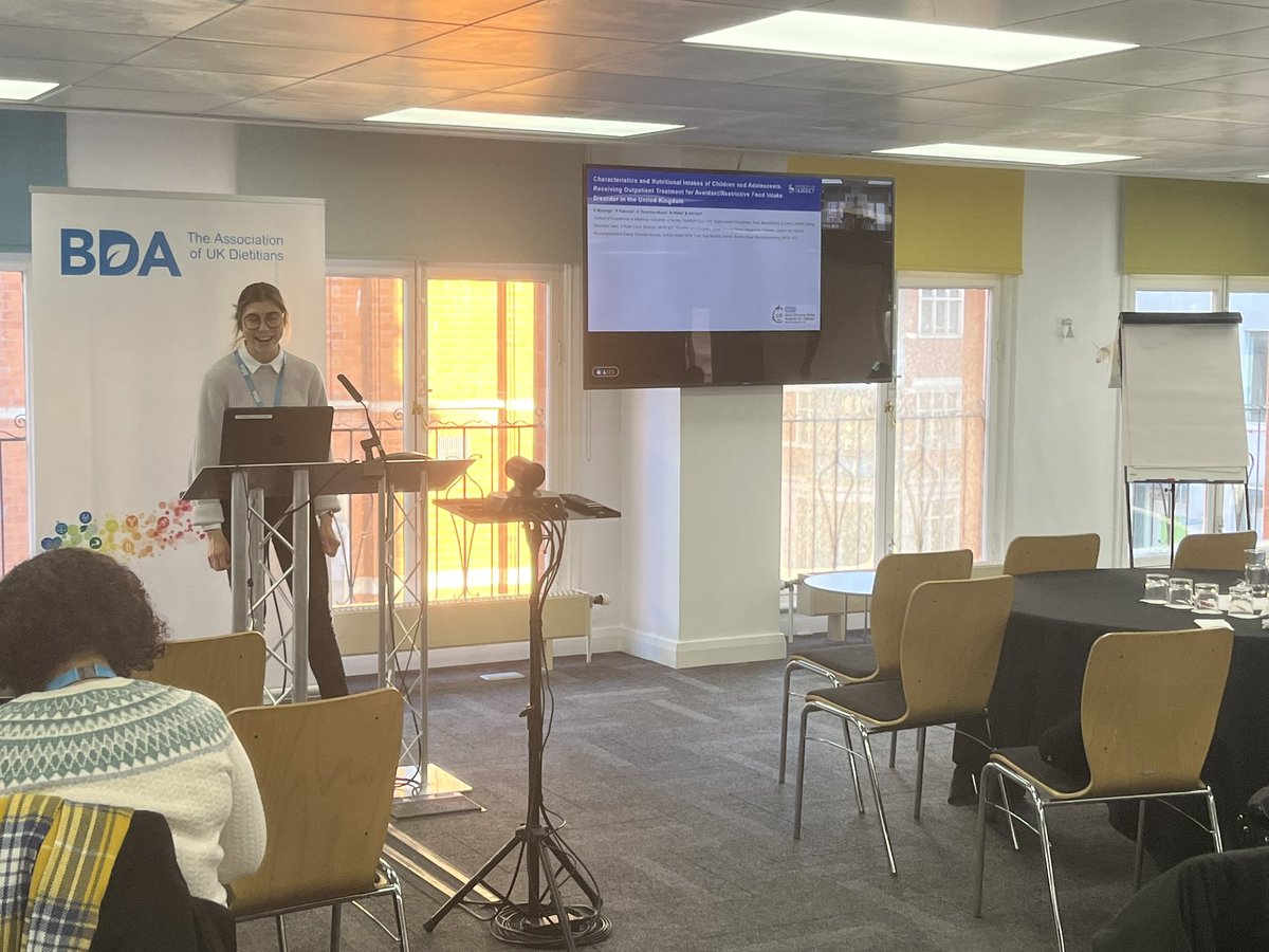 Cat presenting her final year project investigating dietary intake in children with #ARFID <a href="/SurreyDietetics/">Surrey Dietetics</a> <a href="/BDA_Dietitians/">British Dietetic Association</a> #BDAResearch